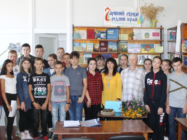 Славу про подвиги наші несем ми в серцях молодих |