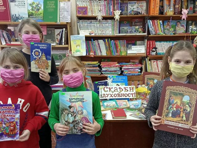 Ой, прийшли три празники в гості! |